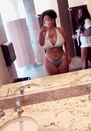 Bathroom mirrors 👙