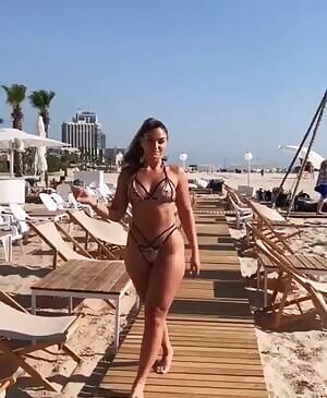 I wanna be where she is 👙☀️