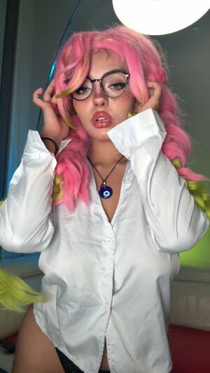 Busty TikTok girl 😍❤️