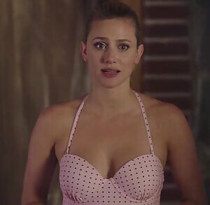 Lili Reinhart