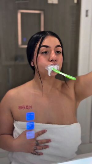 Titty Flexing Amateur Big Tits Boobs