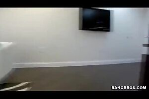 Sasha Grey & Kelly Divine - Sauuced