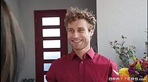 MommyGotBoobs - Kaylani Lei Big Bad MILF