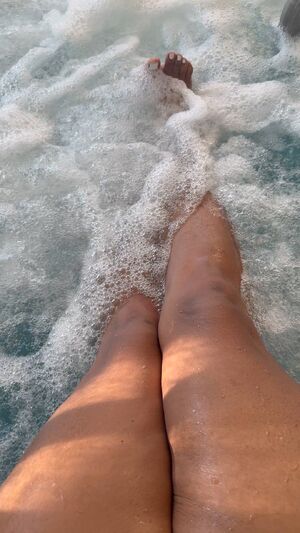 Feet View Thick Thighs