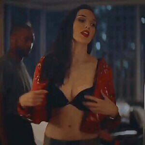 Gal Gadot in this makes me wanna fling her around the room, breaking stuff as I slap and bite her body mercilessly and give her a hard pounding while she moans uncontrollably