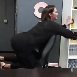 Geo shaking her big fat ass.