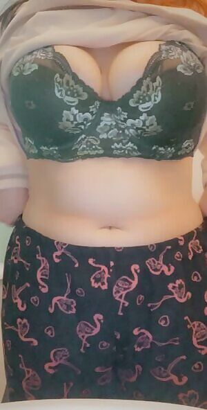 Would you spend the lockdown with me? 😘