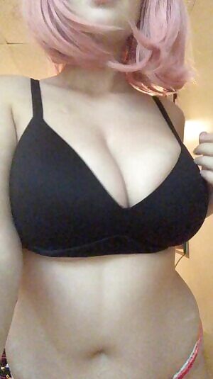 Your cotton candy day dream is here to spend a steamy Monday morning with you 😋 Available now for , accepting new ,  as well! A full list of what I offer below! My kik: Brie12083