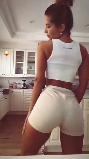 she knows how to twerk and is so sexy! god damn.