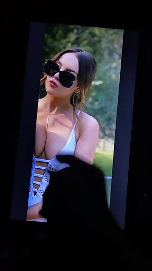 Cum on Liz Gillies
