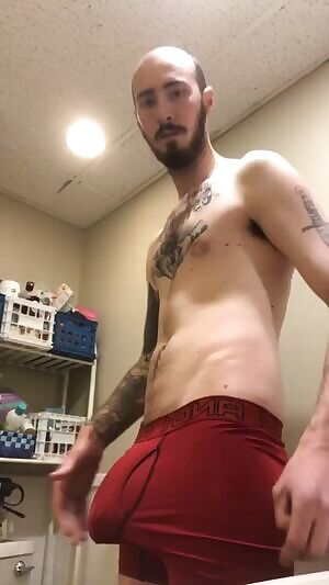 I still remember being in the closet and scared. Coming out was the best decision I’ve made for myself in a long time. For all my closeted friends out there, it gets easier and gets better. Be proud of yourselves❤️