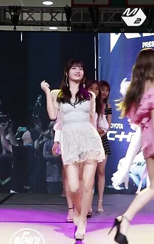 Twice - Momo, Tzuyu & Jihyo