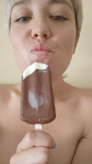 Food Play Dirty Blonde Long Tongue