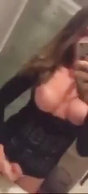 Eduarda Rodrigues cums on her hand