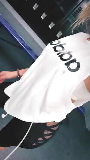 Sexy Emma making gainz