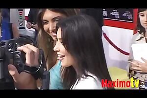 Kim Kardashian heelpopping shoeplay