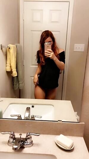 Peek-a-booty! ≧◡≦