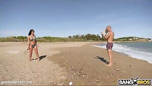 Honey Demon – Public beach fuck 2