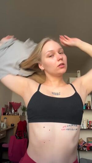 Fansly Uk Blonde Cute OnlyFans Solo