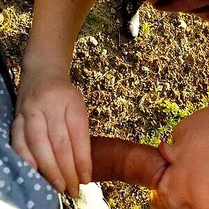 Seconds ro someone walking by