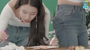 TWICE - Chaeyoung and Sana