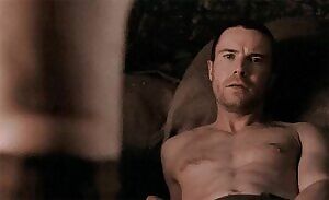 Maisie Williams - side boob / possibly areola