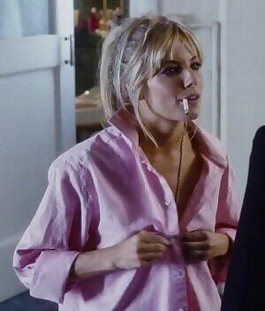 Sienna Miller smokin' plot from Alfie