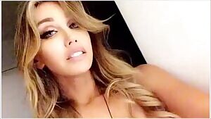 Farah Lovely has a thick ass