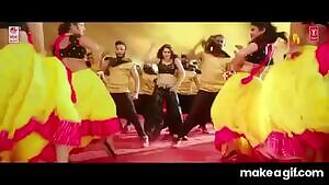 Raashi Khanna playing with her soft lips🔥🔥