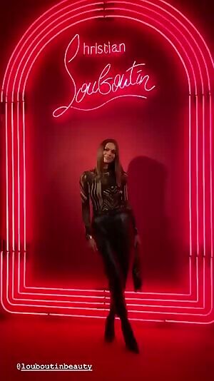 A kiss, a smile and a twirl