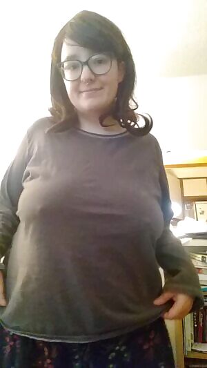 Look, we know why you're here. Bored? Horny? Lonely? I can help with that. me @ escarlettexxx. Also available for s + Custom s. Very friendly. Let me help you feel good💗