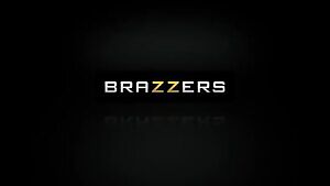 Sharing The Shower - with Cassidy Banks, Alyssa Lynn