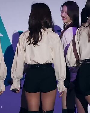 GUGUDAN Sejeong so tight
