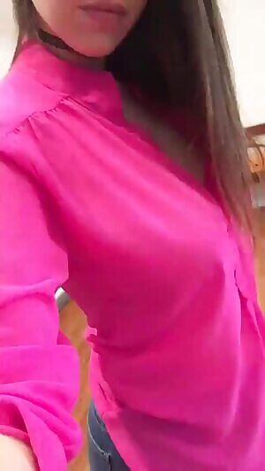 Showing her milf breasts r/BoobsMotel