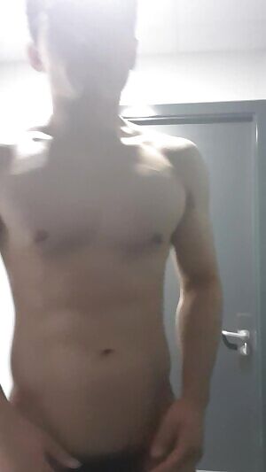 Just a little post-gym body check! 😘