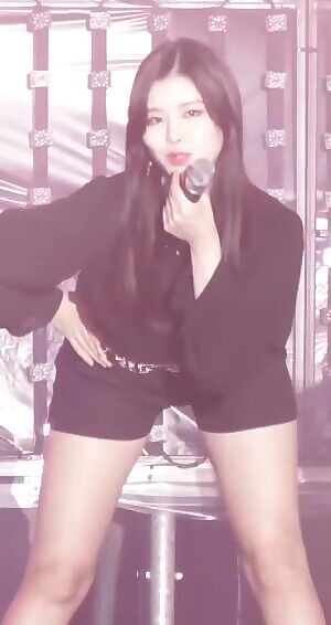 Gugudan - Soyee: Wide Gap