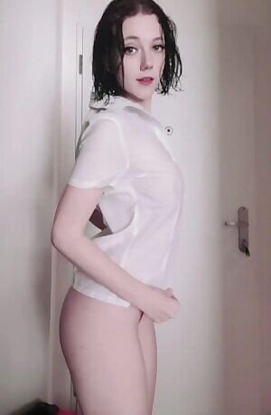 I had to stand on my tiptoes to take this video- 5,2 ft 😄