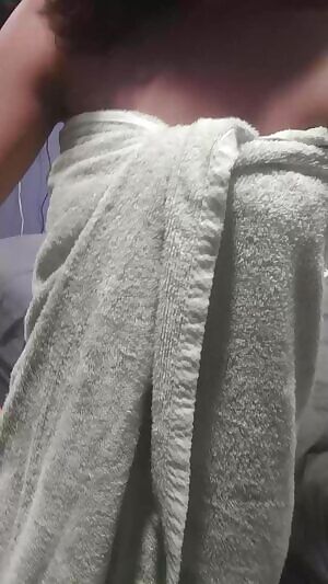 Sexy petite Indian babe