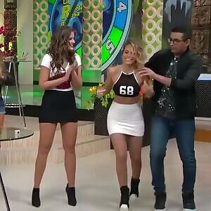 Vanessa Claudio y Jenny García - minifaldas ajustadas