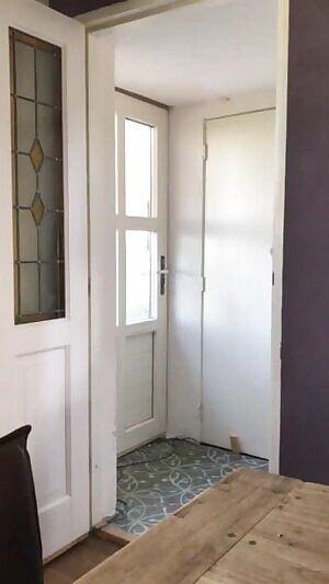 Boi tips the pizza guy a little something extra