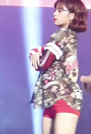 Twice - Jeongyeon, Chaeyoung & Tzuyu