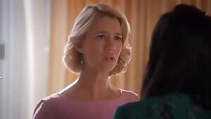 Rosario Dawson and Yael Grobglas in Jane the Virgin