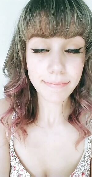 I put on fake lashes today and it feels weird but it looks cute yeah?