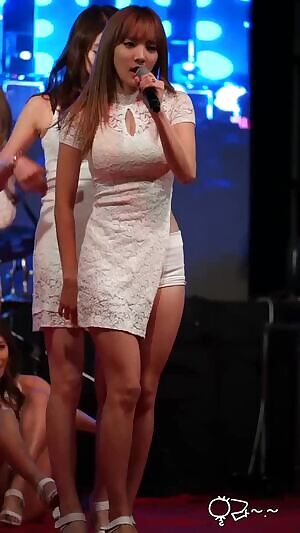 Stellar - Minhee ft Gayoung's & Junyeol's hands