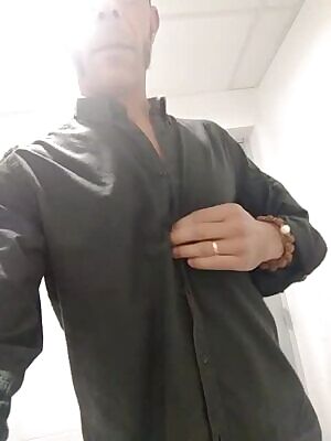 1/4 vids of what happening when one of my redditor is teasing me again and again when I'm driving to the office. I show her how I feel asap.