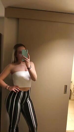 Pawg showing her ass off 😩