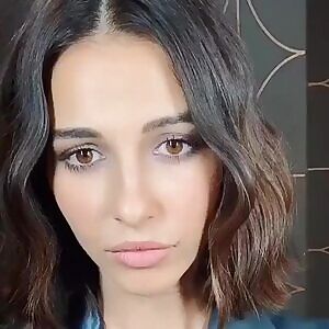Naomi Scott wants you to cum on her face