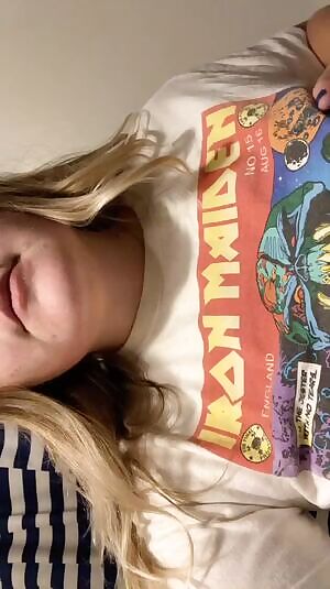 Hey guys! Here’s a titty drop from last night before bed. I have more to share if you likey please let me know!