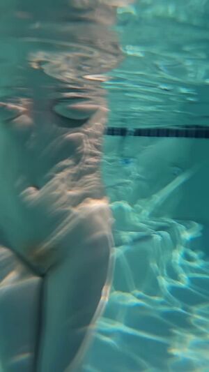 Women Under Water Caught Exposed Sneaky