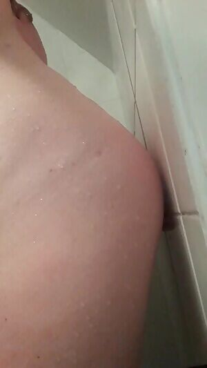 Many of you requested proof of fucking my tight ass with a big shampoo bottle. Here it is 🍑💦💦